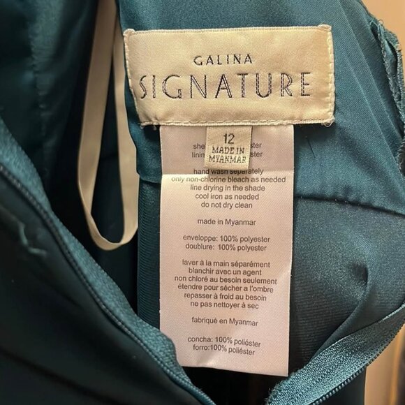 David’s Bridal Bridesmaid Dress - Gem (Emerald) Charmeuse Flutter Sleeve A-Line - Picture 8 of 9